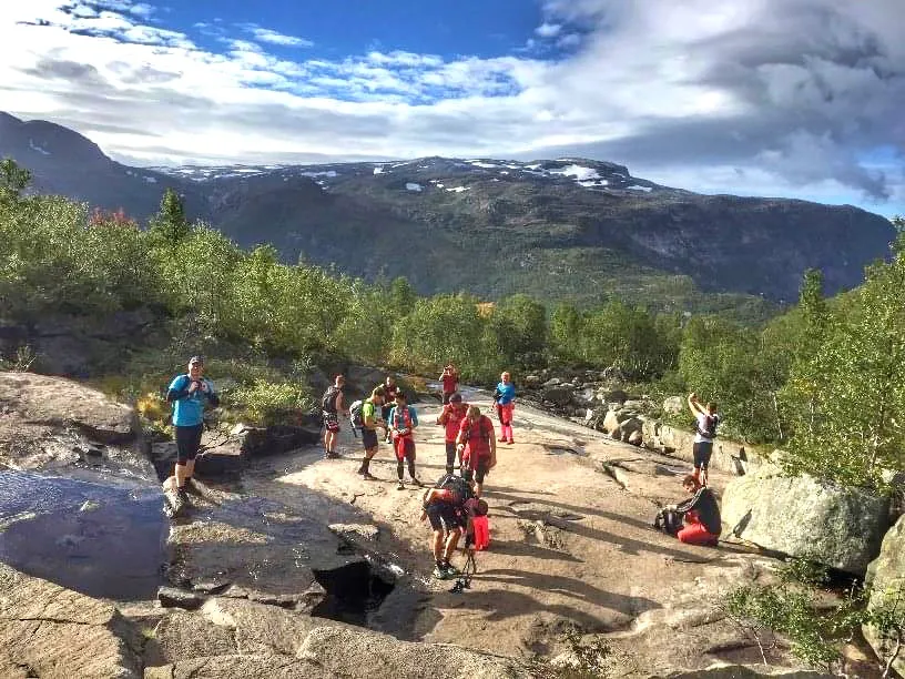 Běhání v přírodě svádí ke kochání, které může mít za následek zranění. Jak si co nejrychleji pomoc, když nás to potrefí